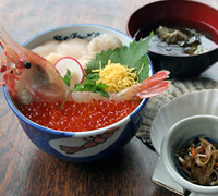 ほたて・ぼたんえび・いくら丼