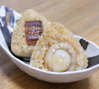 うなぎとホタテの炊き込みおにぎり
