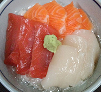 菊水 帆立・サーモン・マグロ丼